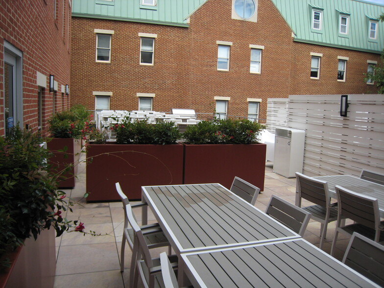 124 S West St, Alexandria, VA for lease - Building Photo - Image 3 of 13