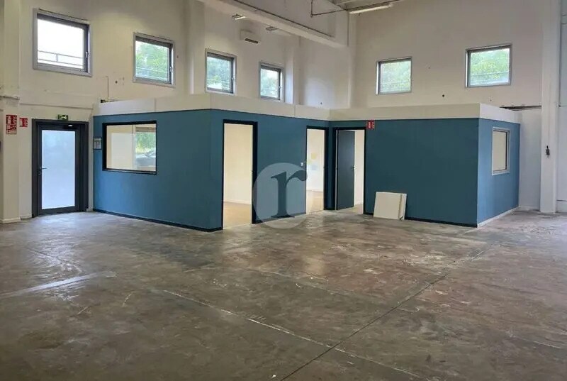 Office in Lesquin for lease Interior Photo- Image 1 of 6