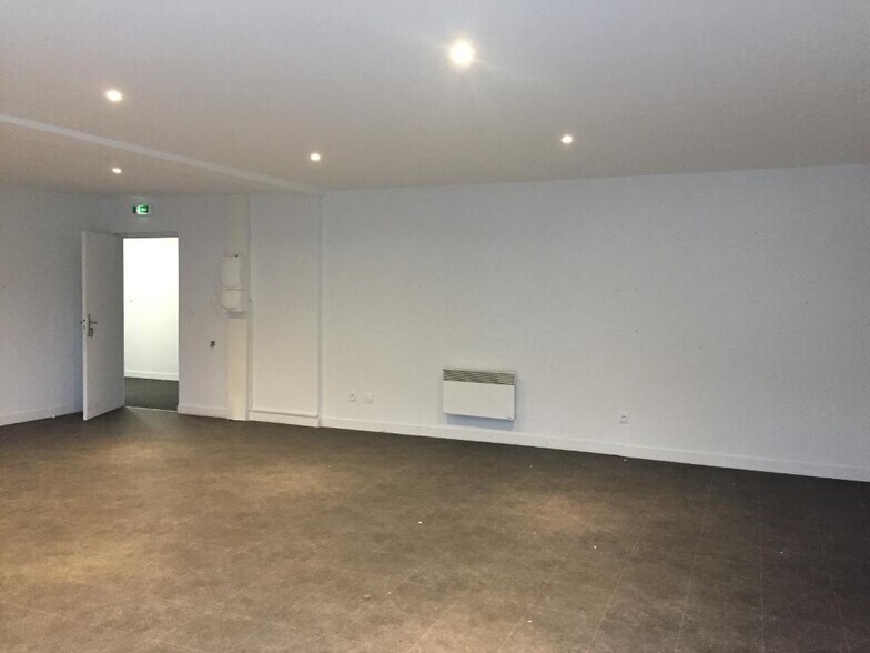 Office in Poitiers for lease - Interior Photo - Image 3 of 3