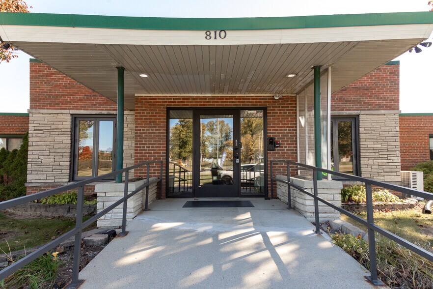 810 Memorial Dr, Chilton, WI for sale - Building Photo - Image 1 of 17