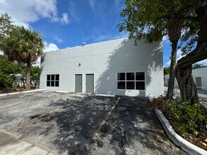 611 NE 42nd St, Deerfield Beach, FL for lease Building Photo- Image 1 of 5
