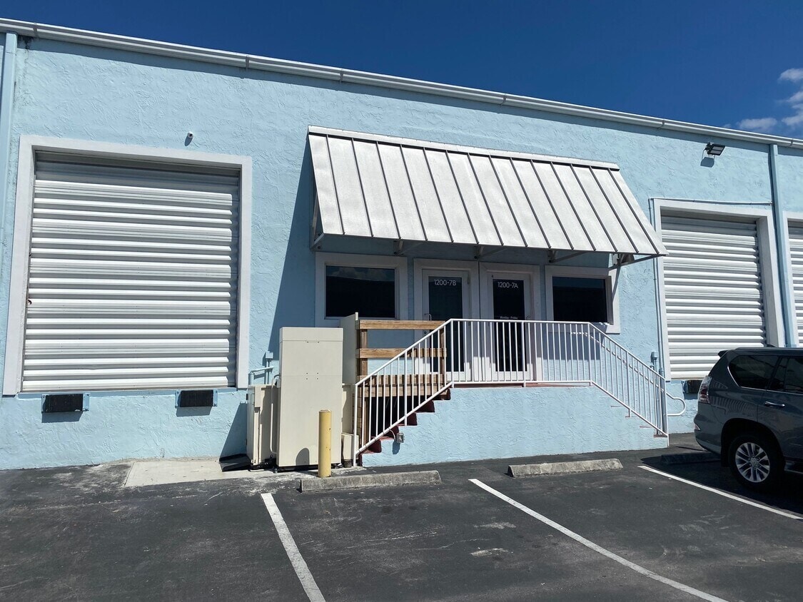 1200-1340 Stirling Rd, Dania Beach, FL for lease Interior Photo- Image 1 of 1