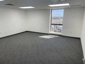 7506-7560 NW 70th St, Miami, FL for lease Interior Photo- Image 2 of 2