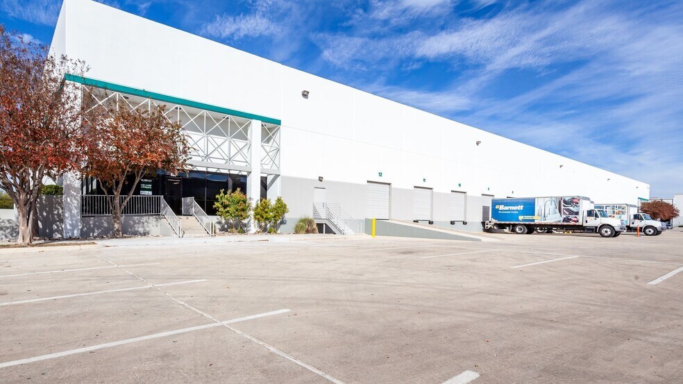 4633 Perrin Crk, San Antonio, TX for lease - Building Photo - Image 2 of 12
