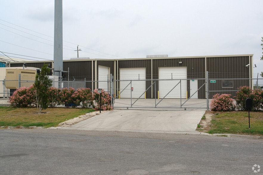 6717 Kram St, Corpus Christi, TX for lease - Building Photo - Image 2 of 13