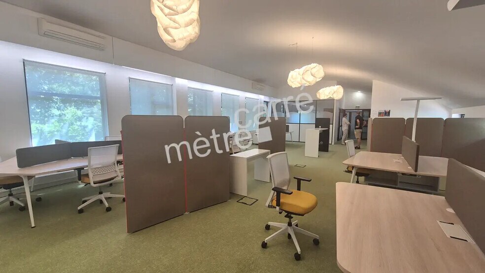 Flex in Couëron for lease - Interior Photo - Image 3 of 8