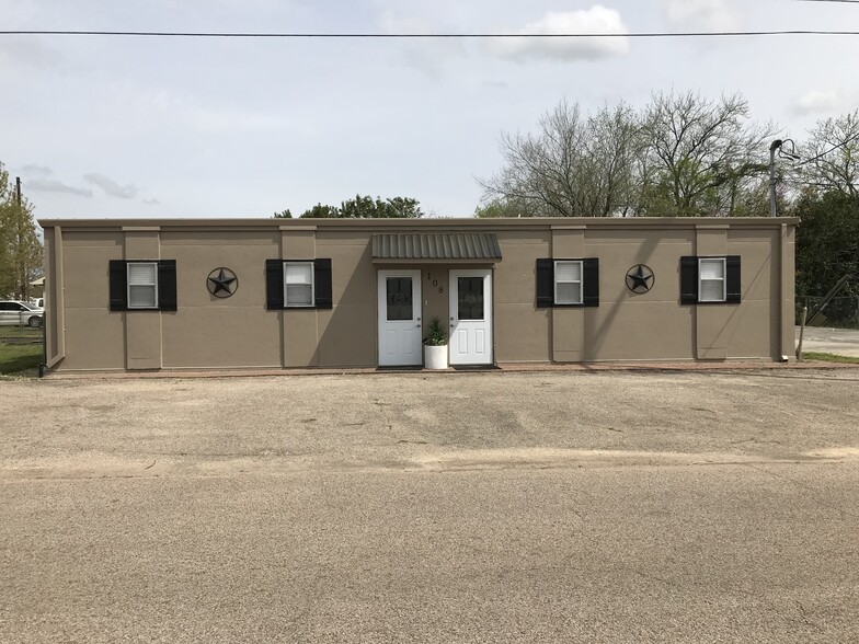 108 N Trice St, Willis, TX for lease - Building Photo - Image 1 of 36