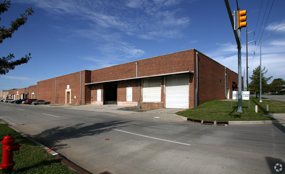 911 SW 4th St, Oklahoma City, OK for lease - Building Photo - Image 1 of 4