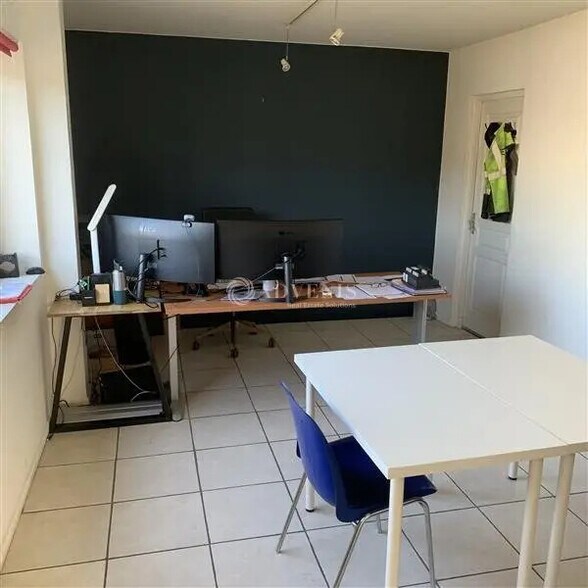 Flex in  for lease - Interior Photo - Image 2 of 9