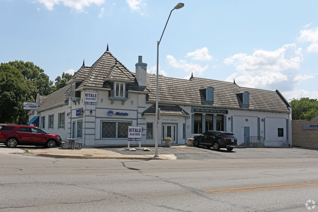 217221 E Gregory Blvd, Kansas City, MO 64114