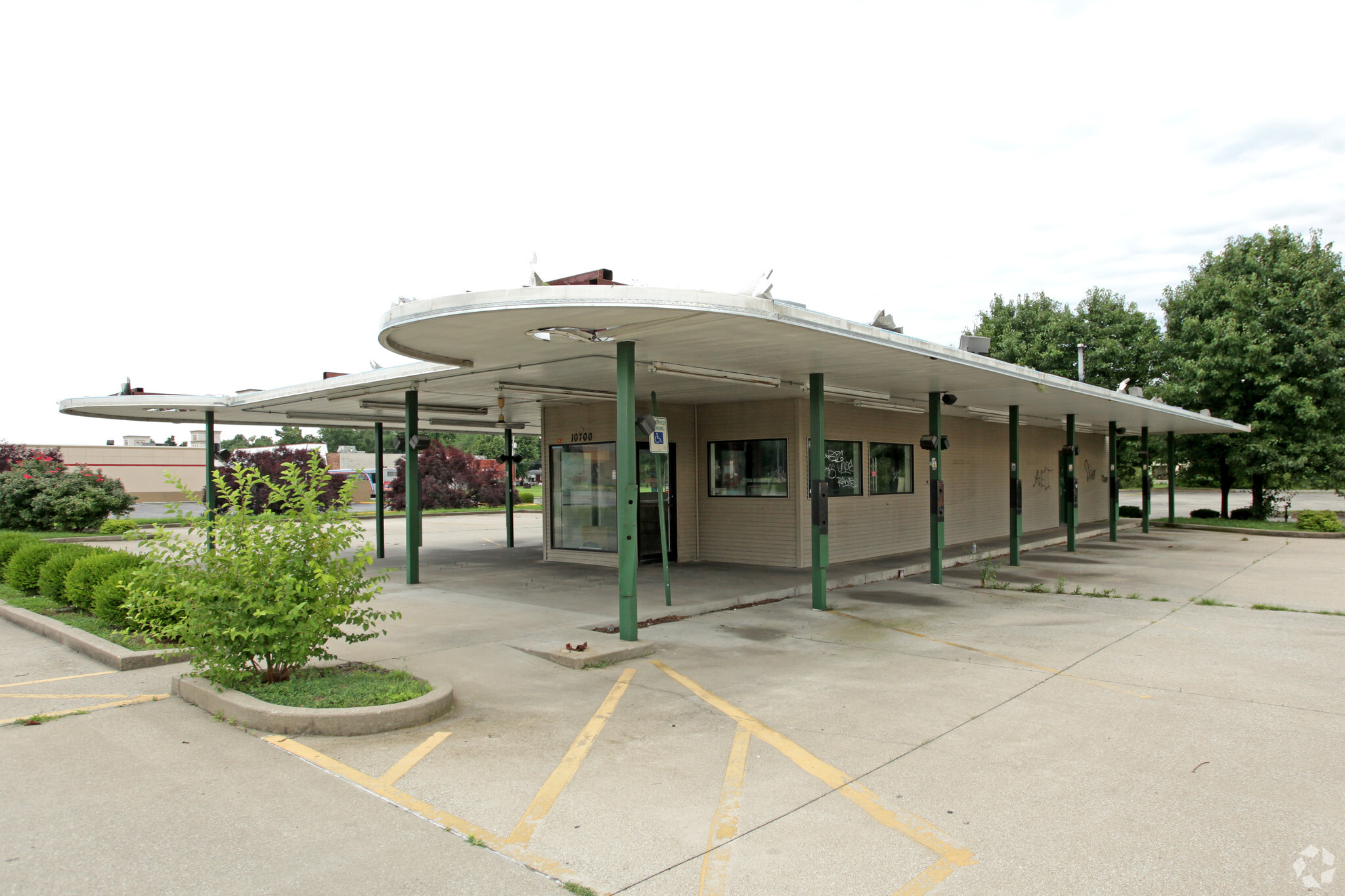 10700 Dixie Hwy, Louisville, KY for sale Primary Photo- Image 1 of 1