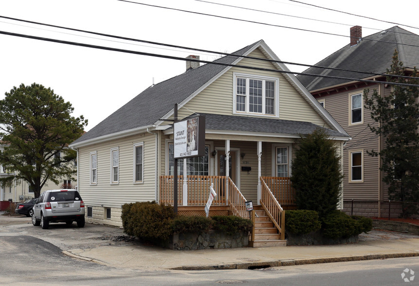 1578 Cranston St, Cranston, RI for sale - Primary Photo - Image 1 of 1