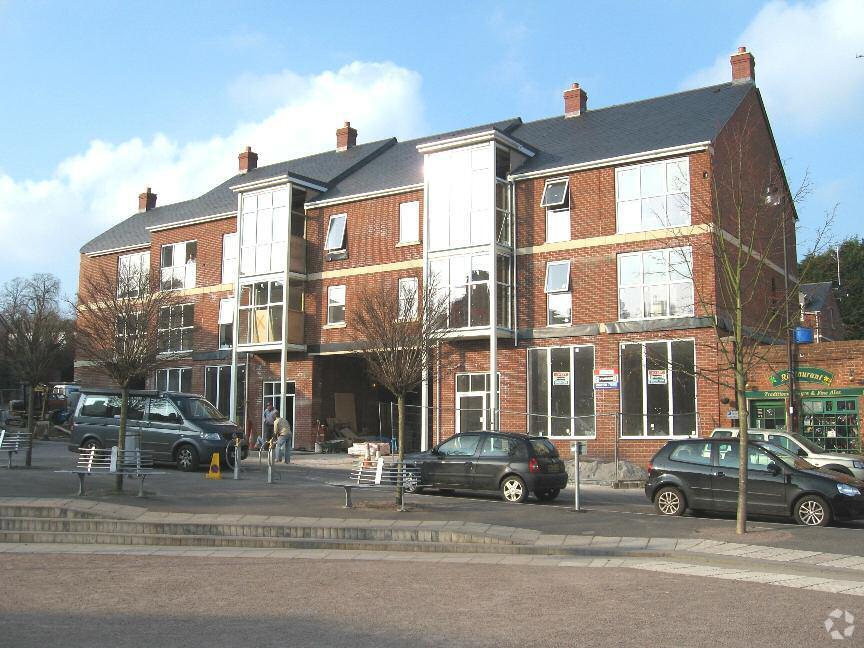 2 Parliament St, Crediton for lease Primary Photo- Image 1 of 2