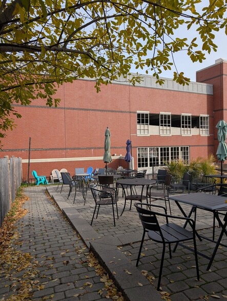 92 Pleasant St, Newburyport, MA for sale - Building Photo - Image 2 of 10