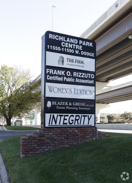 11550-11590 W Dodge Rd, Omaha, NE for lease - Building Photo - Image 3 of 23