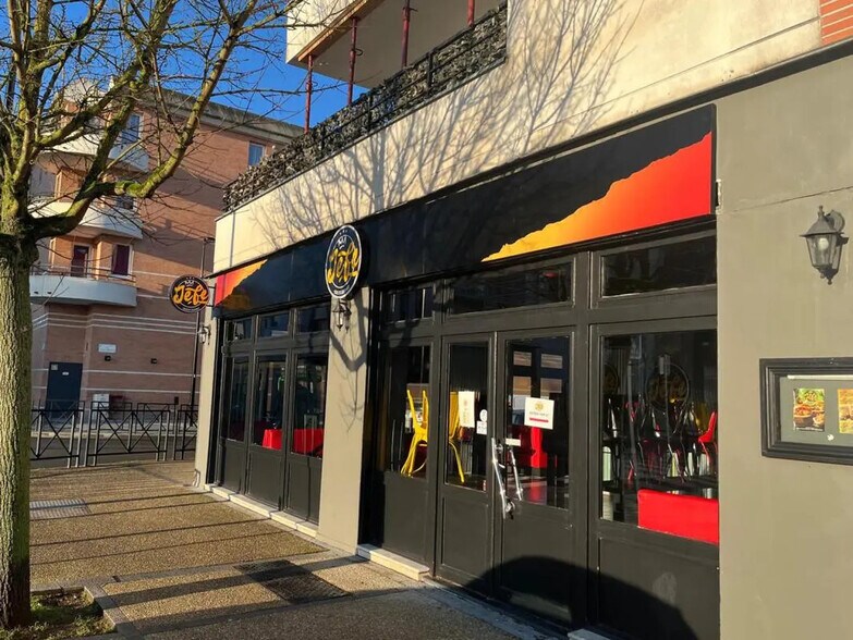 Retail in Guyancourt for sale - Building Photo - Image 1 of 4