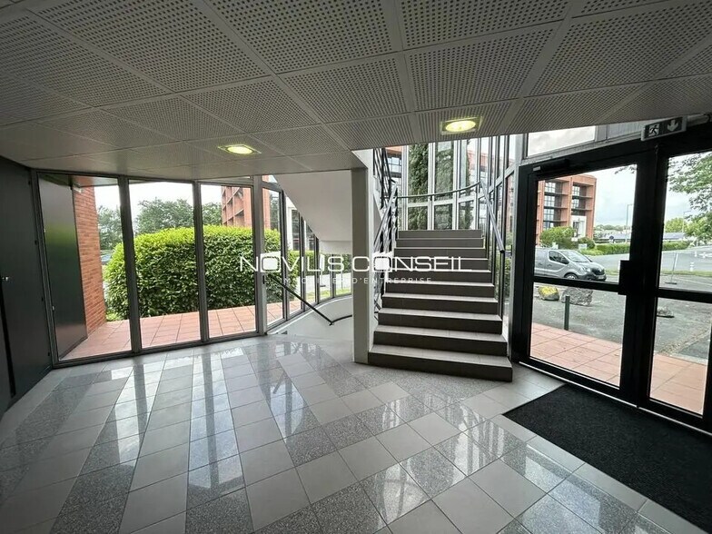 Office in Labège for lease - Building Photo - Image 3 of 8