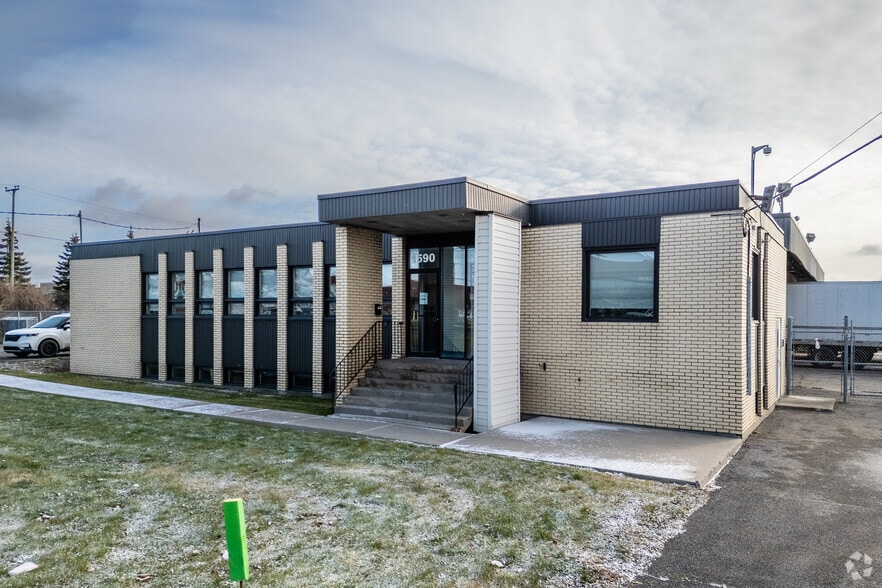 1590 Boul Hymus, Dorval, QC for lease - Primary Photo - Image 1 of 3