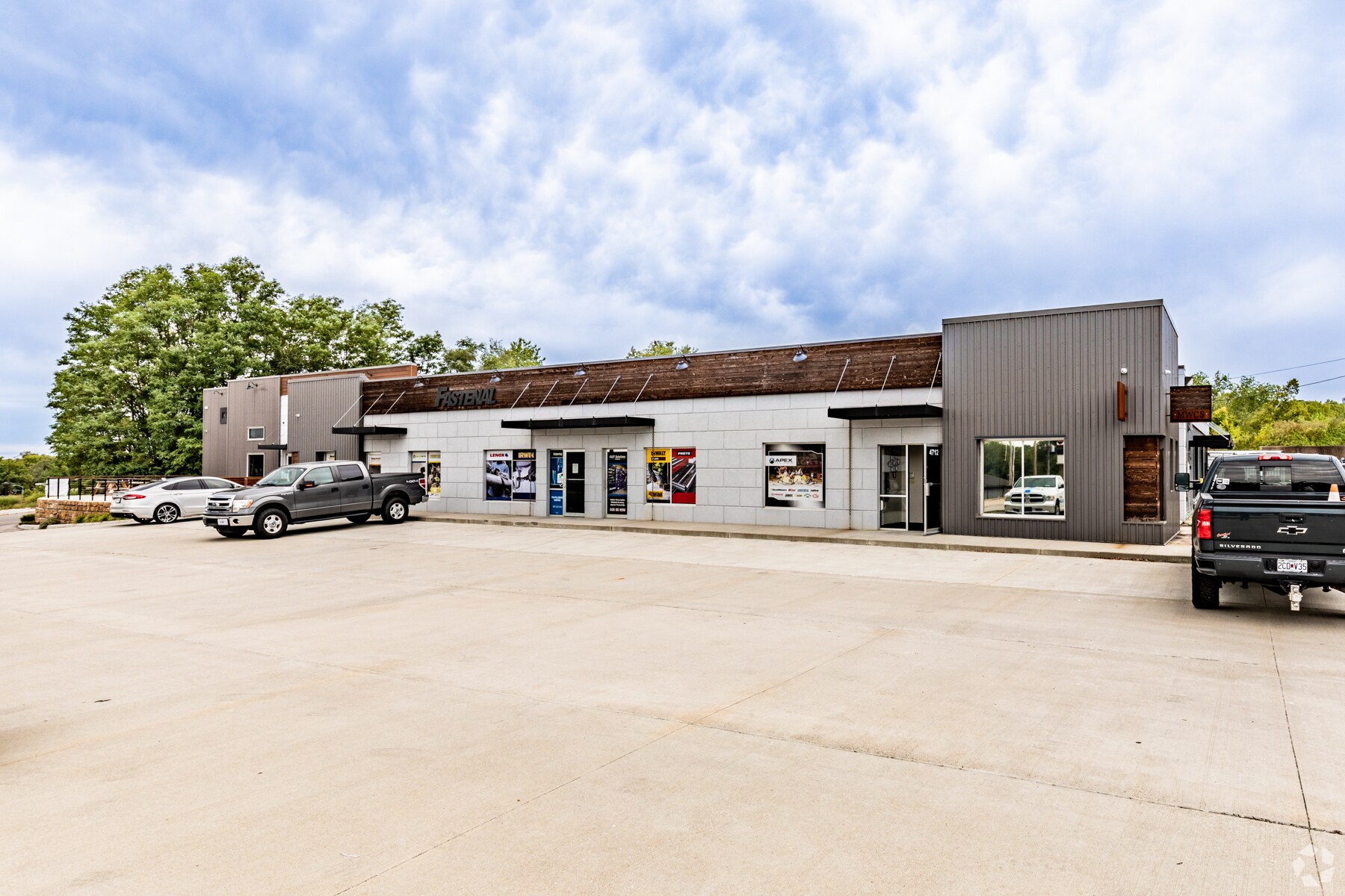 4702 NW Gateway Ave, Riverside, MO for sale Building Photo- Image 1 of 1