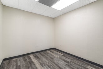 2825 E Tahquitz Canyon Way, Palm Springs, CA for lease Interior Photo- Image 2 of 2