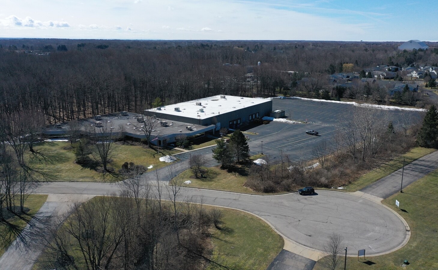 13 Centre Dr, Orchard Park, NY 14127