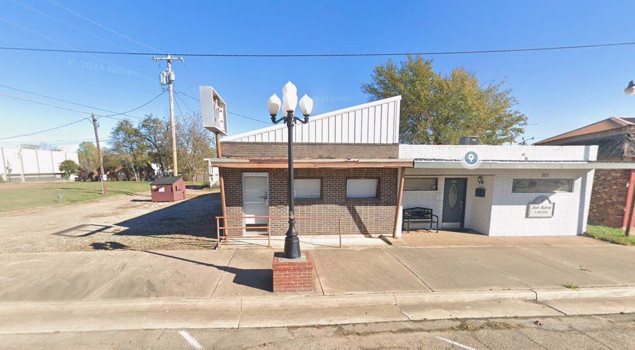 206 N 2nd St, Hugo, OK 74743 | LoopNet