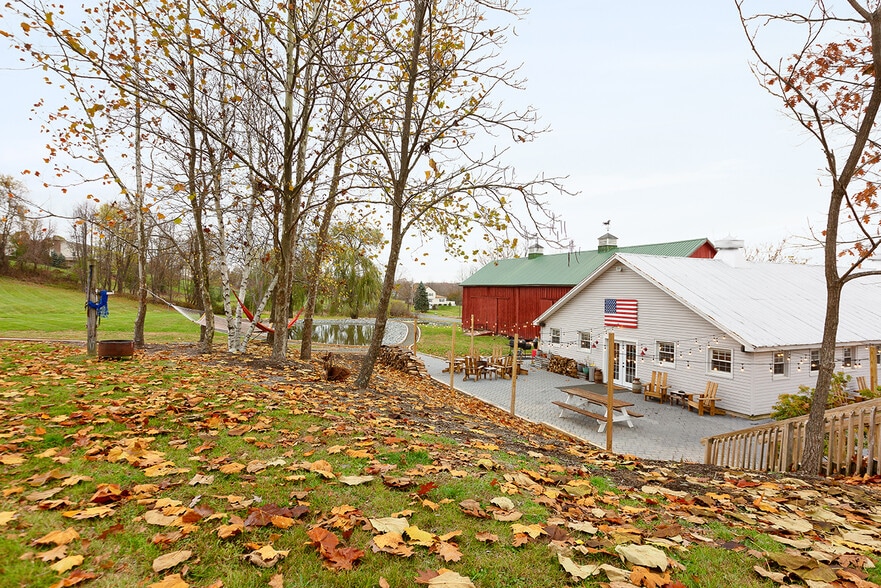 65 Four Corners Rd, Warwick, NY for sale - Primary Photo - Image 1 of 42