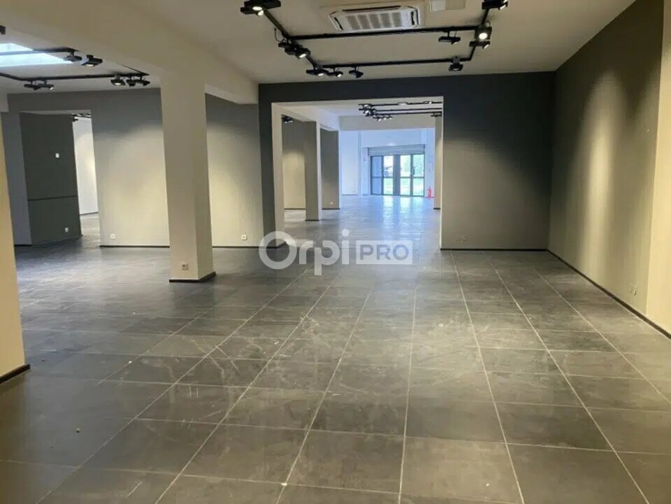 Retail in Quetigny for lease Building Photo- Image 1 of 5