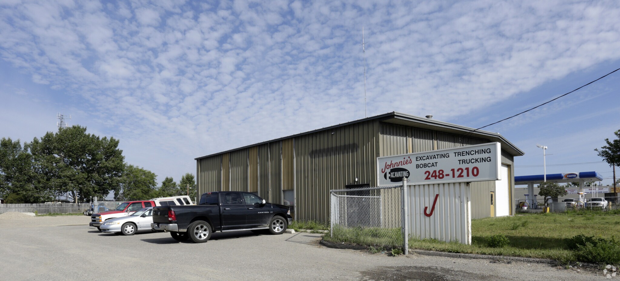 2125 52nd St SE, Calgary, AB for sale Primary Photo- Image 1 of 1
