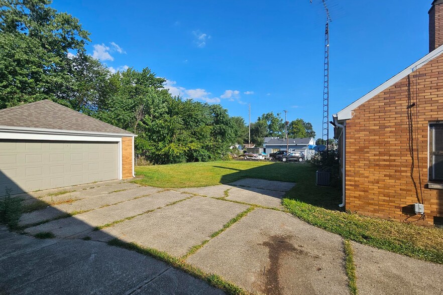 2945 S Division Ave, Grand Rapids, MI for sale - Building Photo - Image 3 of 6