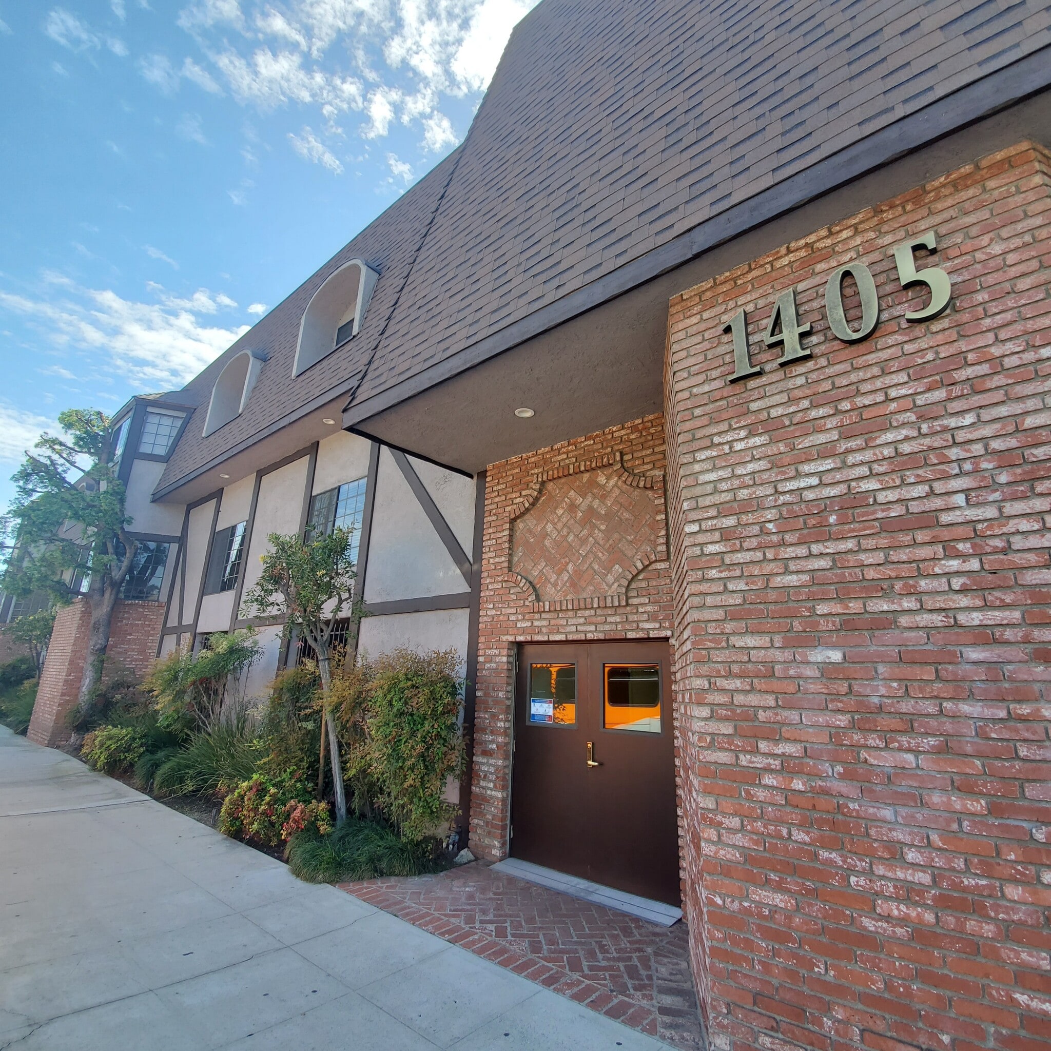 1405 N San Fernando Blvd, Burbank, CA for lease Building Photo- Image 1 of 10