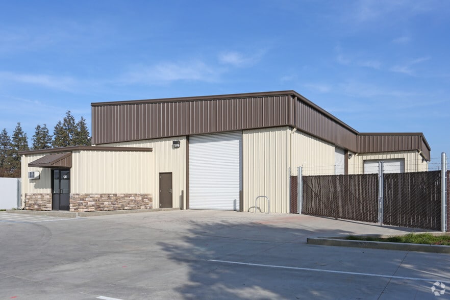 1310 Venture Ln, Turlock, CA for lease - Primary Photo - Image 1 of 5