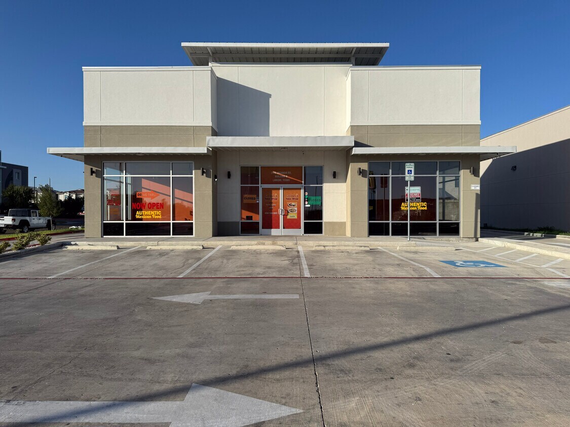 2510 Jacaman Rd, Laredo, TX for lease Primary Photo- Image 1 of 2
