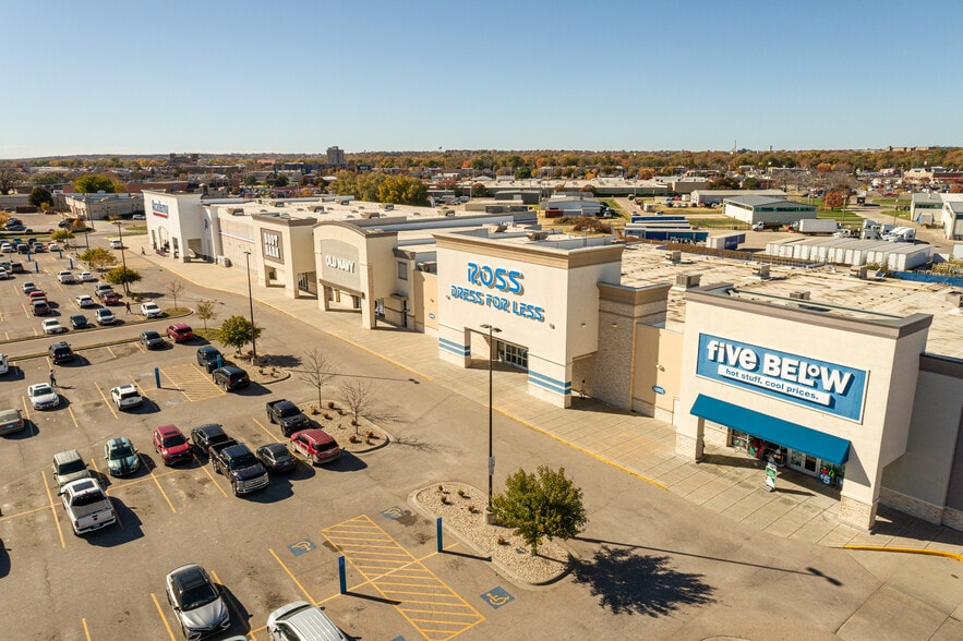 401 E Poyntz Ave, Manhattan, KS for sale - Building Photo - Image 1 of 19