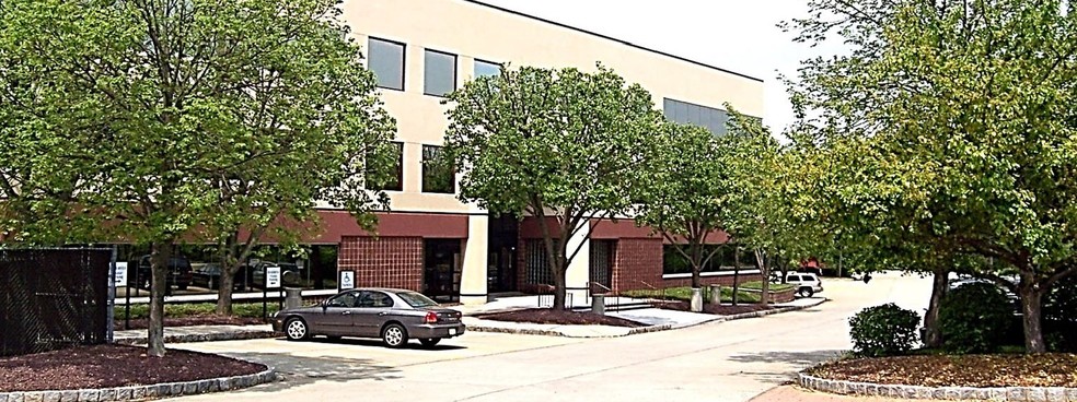 500 Campus Dr, Marlboro, NJ for lease - Building Photo - Image 1 of 1