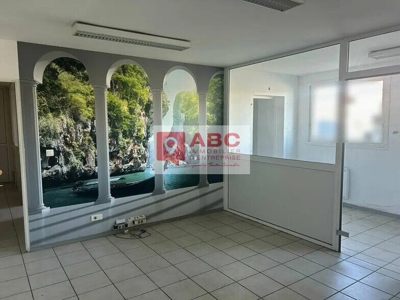 Flex in Béziers for lease - Interior Photo - Image 2 of 6