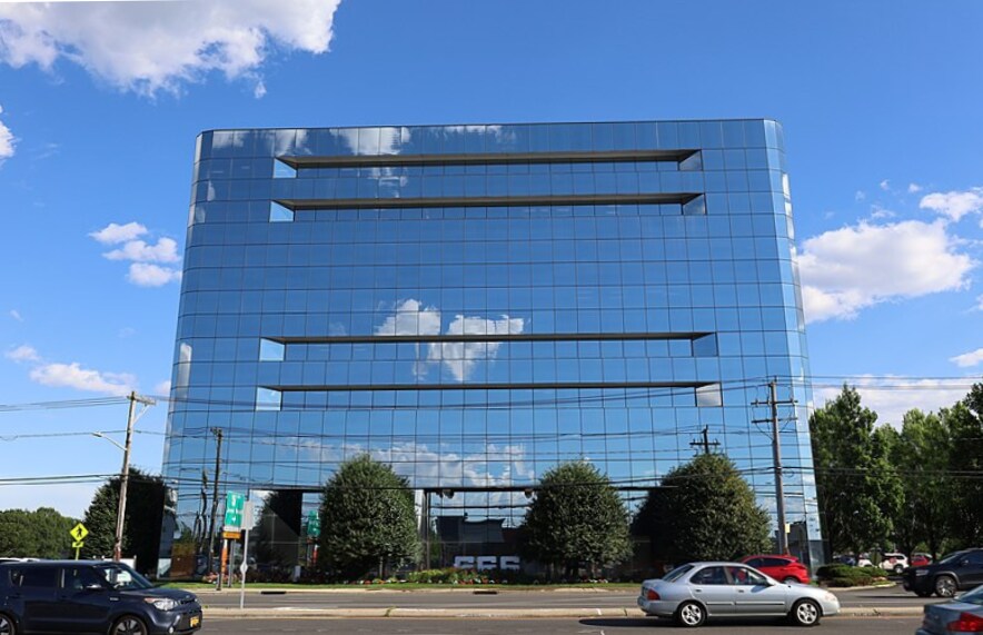 666 Old Country Rd, Garden City, NY for lease Building Photo- Image 1 of 7