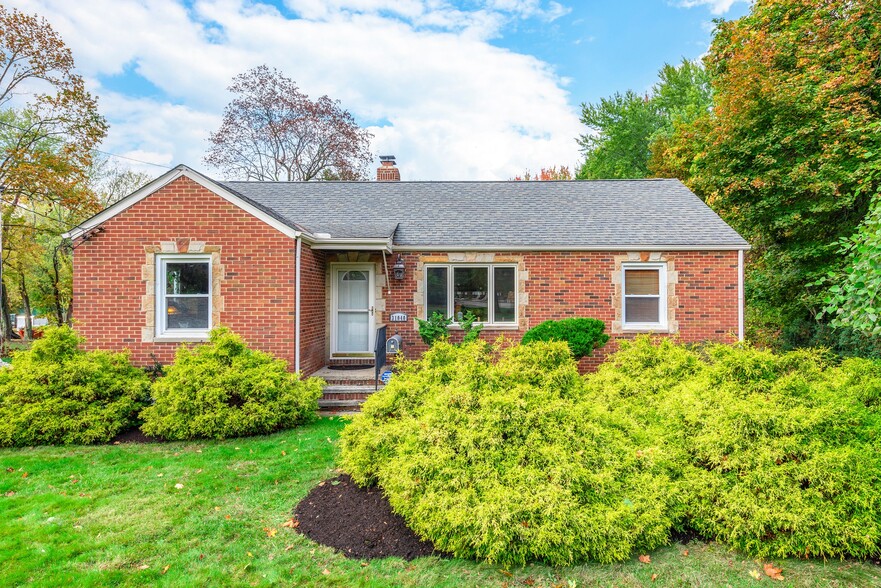 31040 Lorain Rd, North Olmsted, OH for sale - Primary Photo - Image 1 of 62