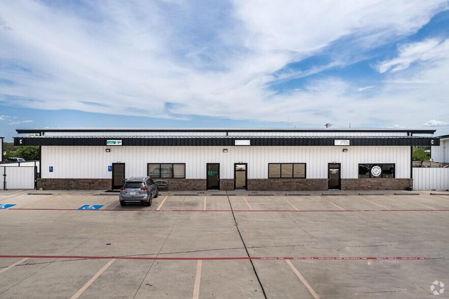 3649-3661 N Beach St, Fort Worth, TX for lease - Building Photo - Image 2 of 44