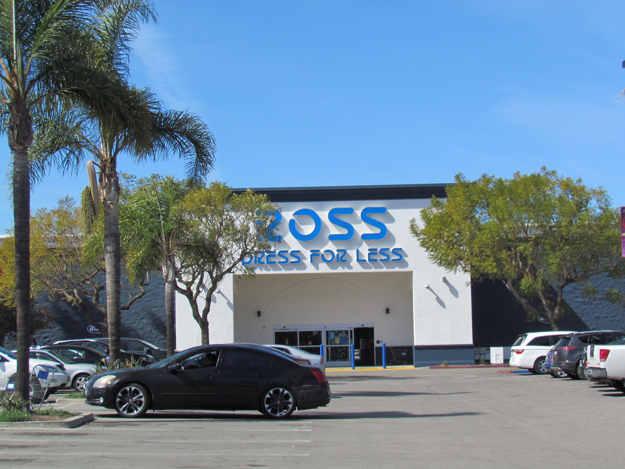 1901-2401 N Rose Ave, Oxnard, CA 93030 - Shopping At The Rose | LoopNet