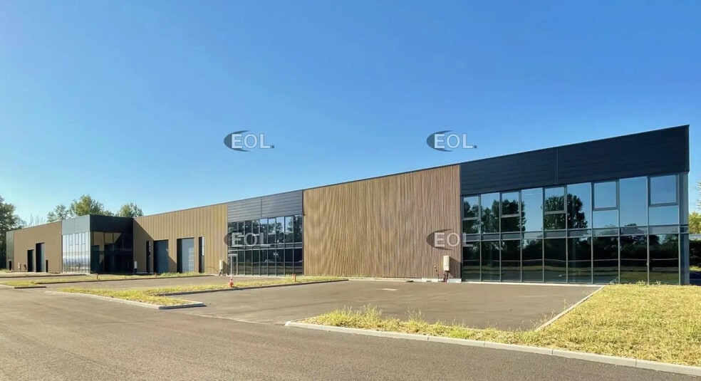 Flex in Ambérieux for lease - Building Photo - Image 1 of 6
