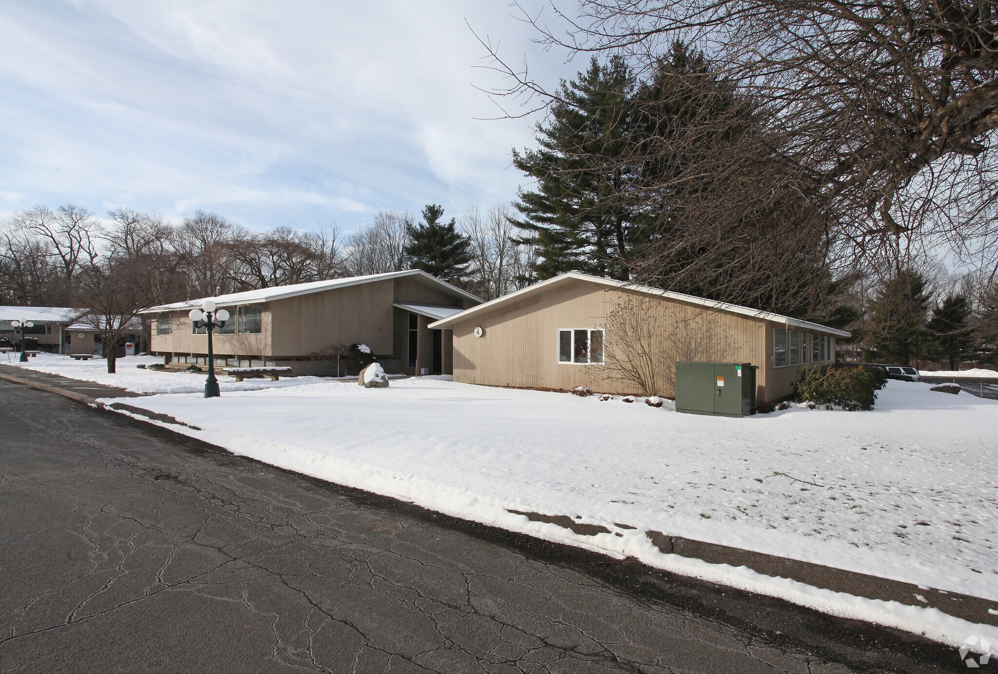 800 Cottage Grove Rd, Bloomfield, CT for lease Building Photo- Image 1 of 3