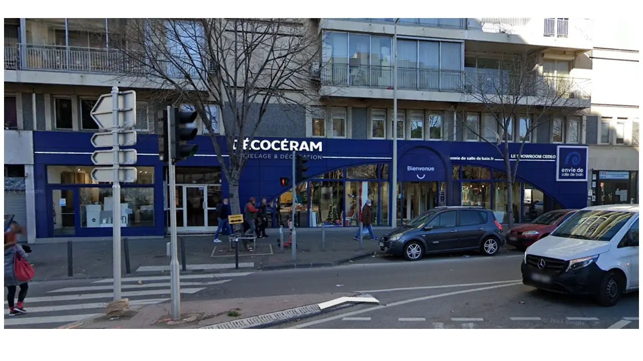 Retail in Marseille for lease Building Photo- Image 1 of 4