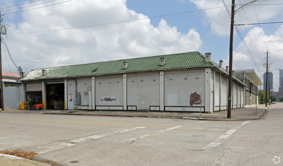 2820 Caroline St, Houston, TX for sale - Building Photo - Image 2 of 3