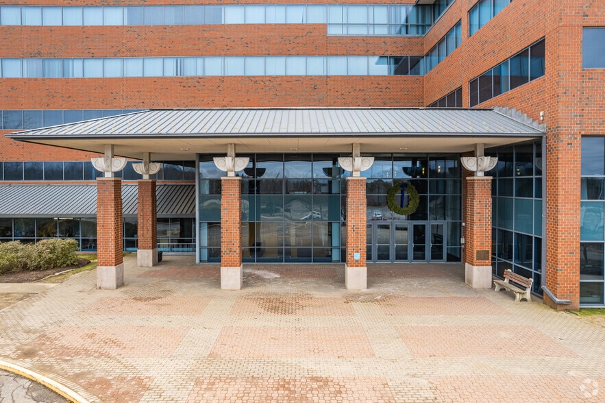 2 Gannett Dr, South Portland, ME for lease - Building Photo - Image 3 of 4