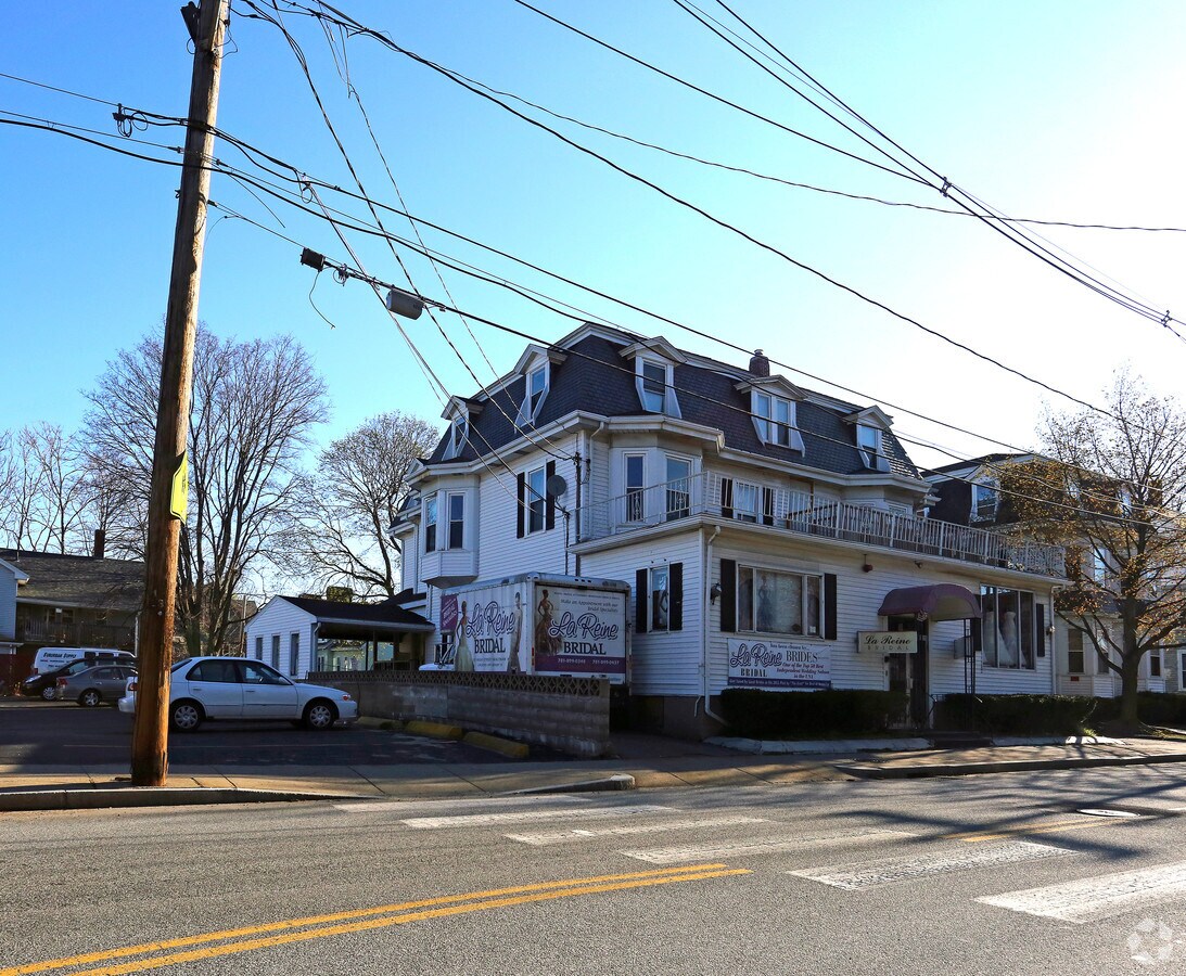 20 High St, Waltham, MA, 02453 Storefront Retail/Residential Property