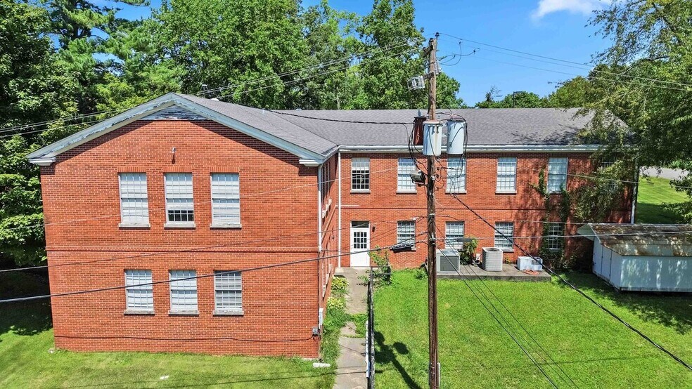 90 Bennett Cir, London, KY for sale - Building Photo - Image 3 of 5