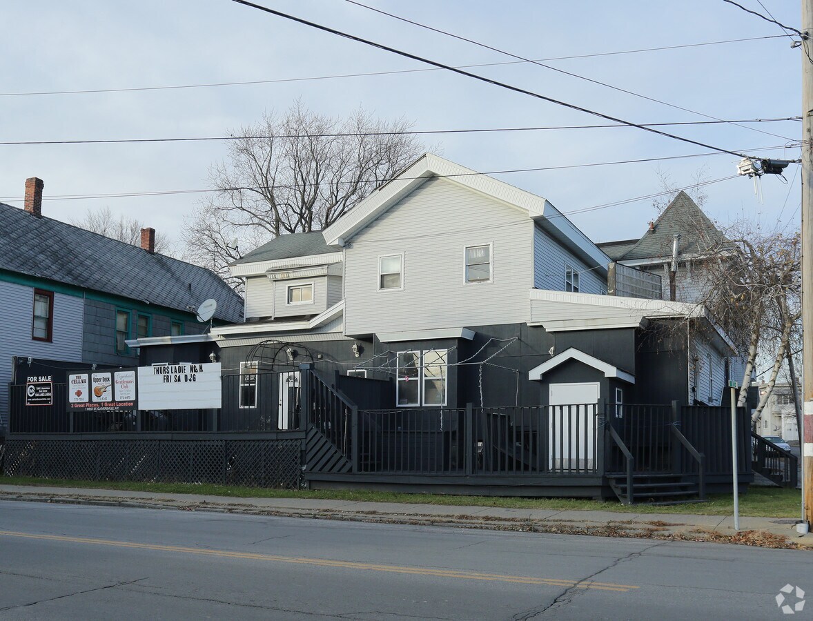 15 West St, Gloversville, NY 12078