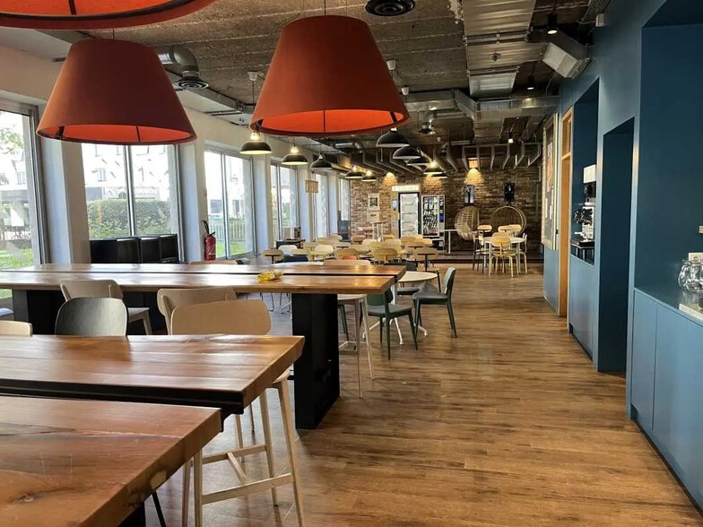 114 Rue Chaptal, Levallois-Perret for lease - Building Photo - Image 3 of 6