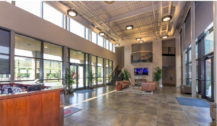 2750 Crestwood Blvd, Irondale, AL for sale - Building Photo - Image 3 of 5